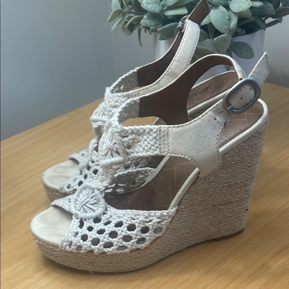 Lucky Brand Women's Crochet Cream Wedges